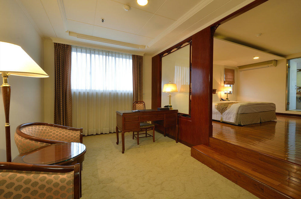 King'S Paradise Hotel تشونغلي المظهر الخارجي الصورة