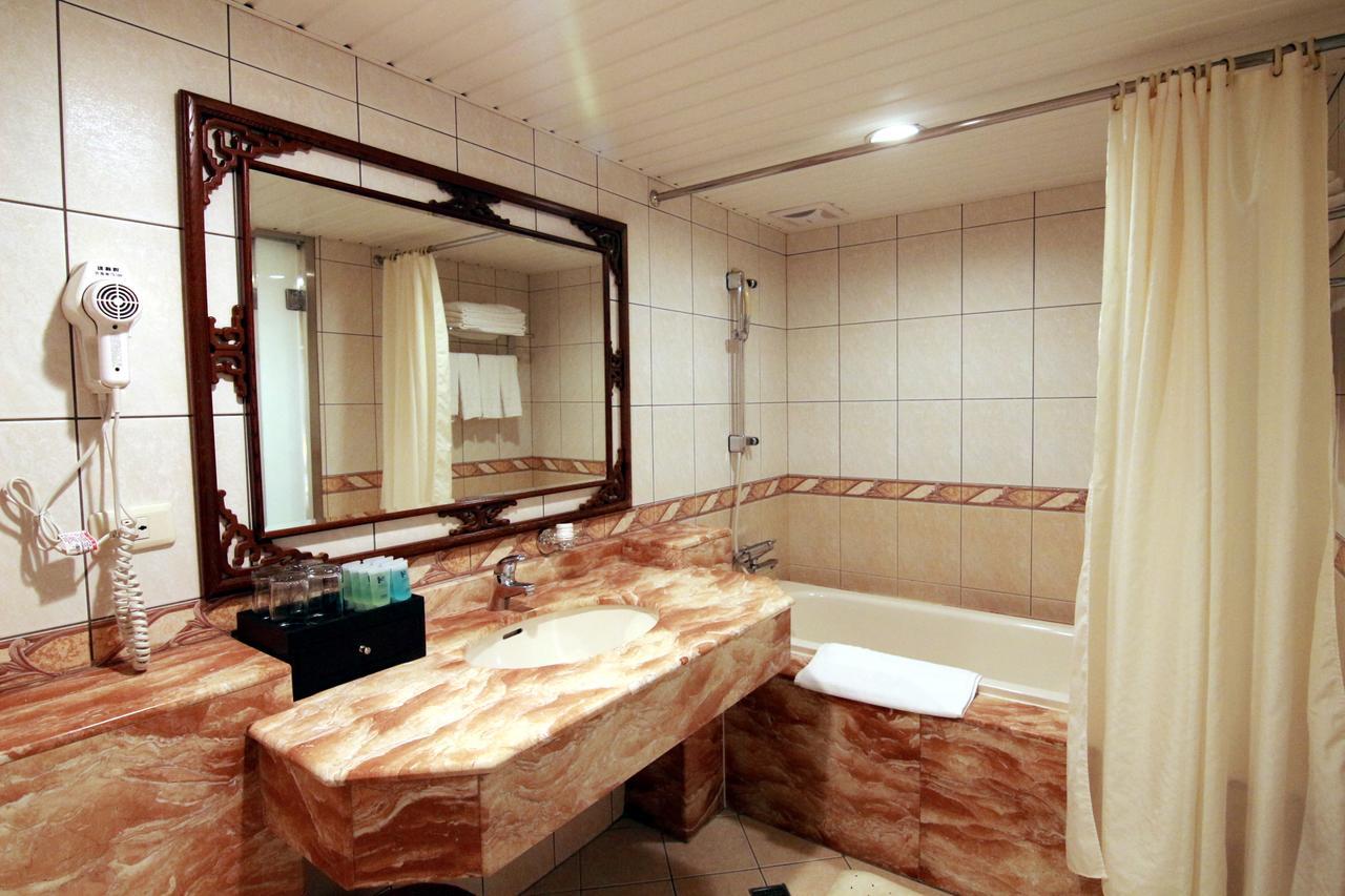 King'S Paradise Hotel تشونغلي المظهر الخارجي الصورة