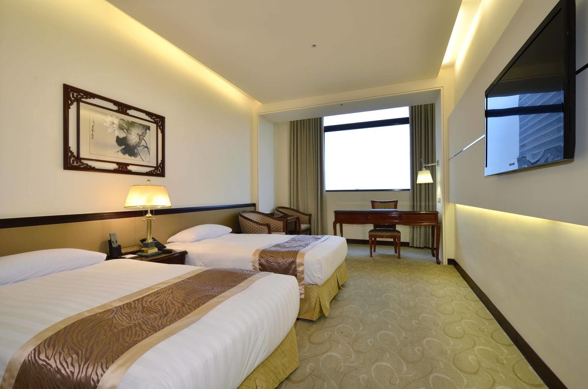 King'S Paradise Hotel تشونغلي المظهر الخارجي الصورة