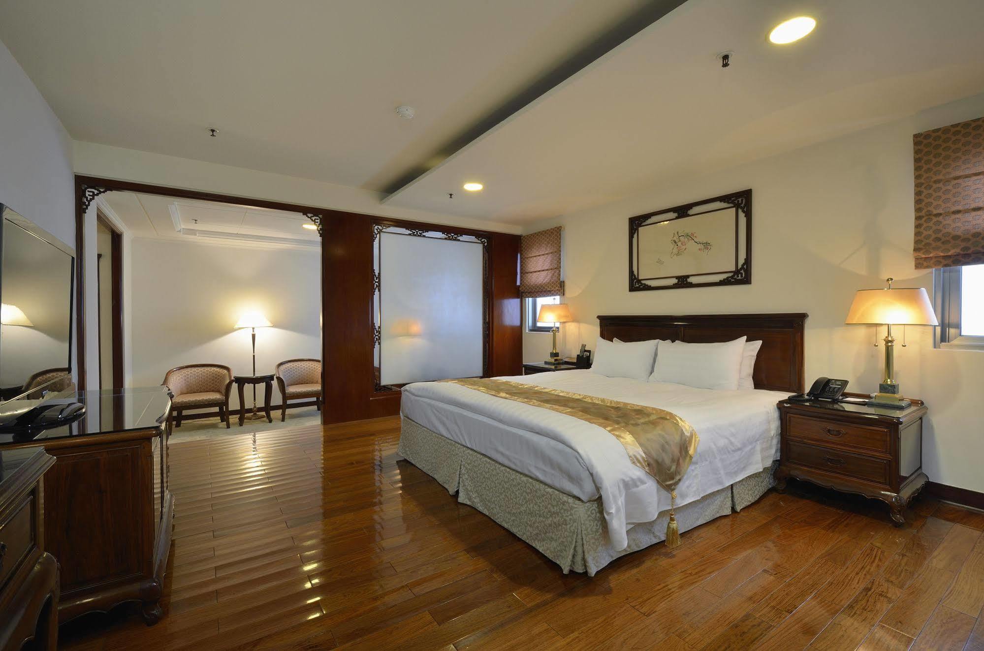 King'S Paradise Hotel تشونغلي المظهر الخارجي الصورة